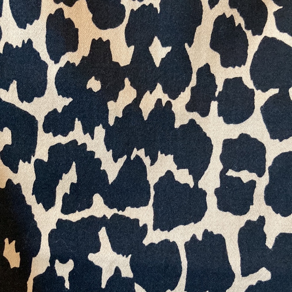 Classy Animal print pencil skirt. - Picture 2 of 5